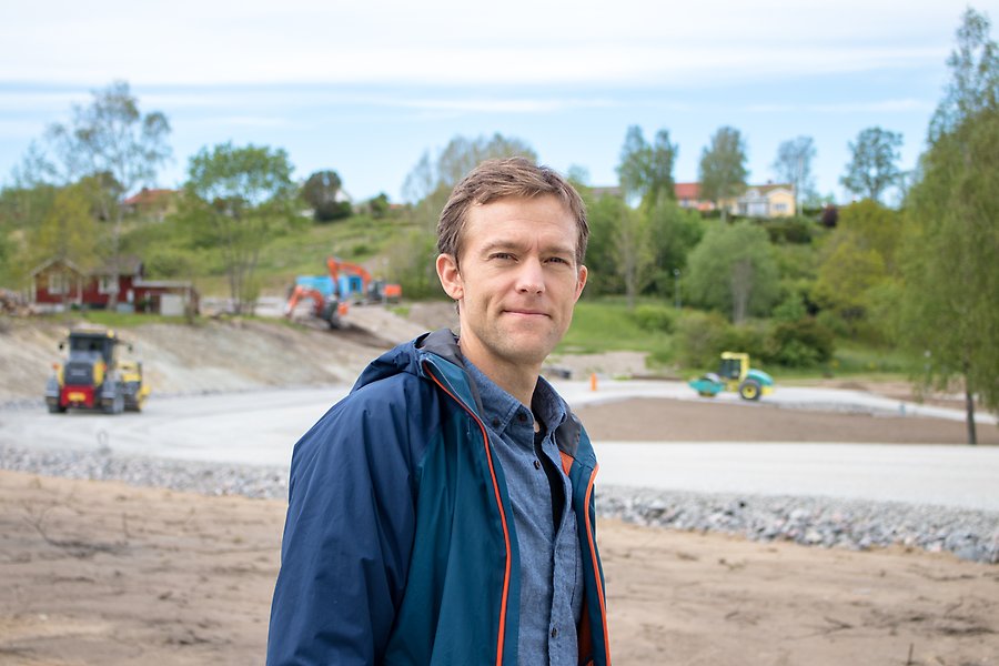 Henrik Gustafsson vid markarbetet i Örekilsparken