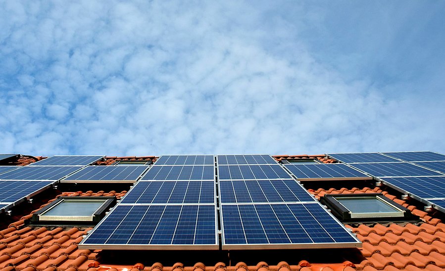 Bild på tak med solceller