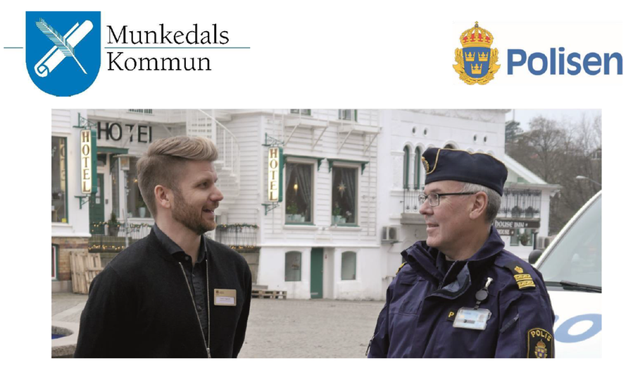 Bild på kommunens säkerhetssamordnare Joakim Hagetoft och vår kommunpolis Henric Rörberg som står utomhus och pratar med varandra. Kommunens logga och polisens logga är med i övre delen av bilden.