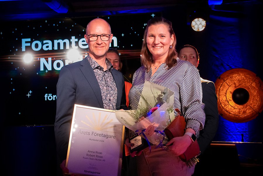 Bilden visar Anna och Robert Rivas från Foam Team Nordics AB som blev prisade som årets företagare av organisationen Företagarna