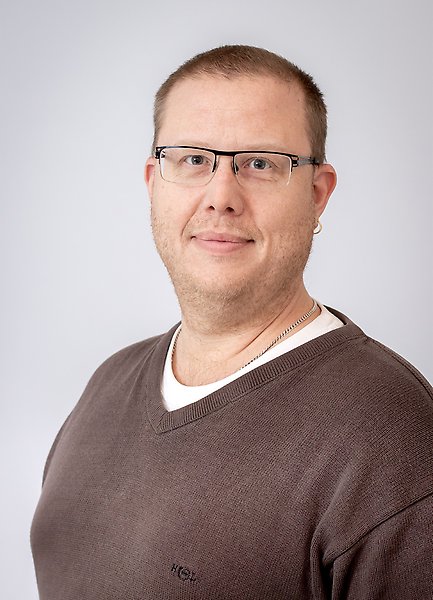 Porträttbild på en person.